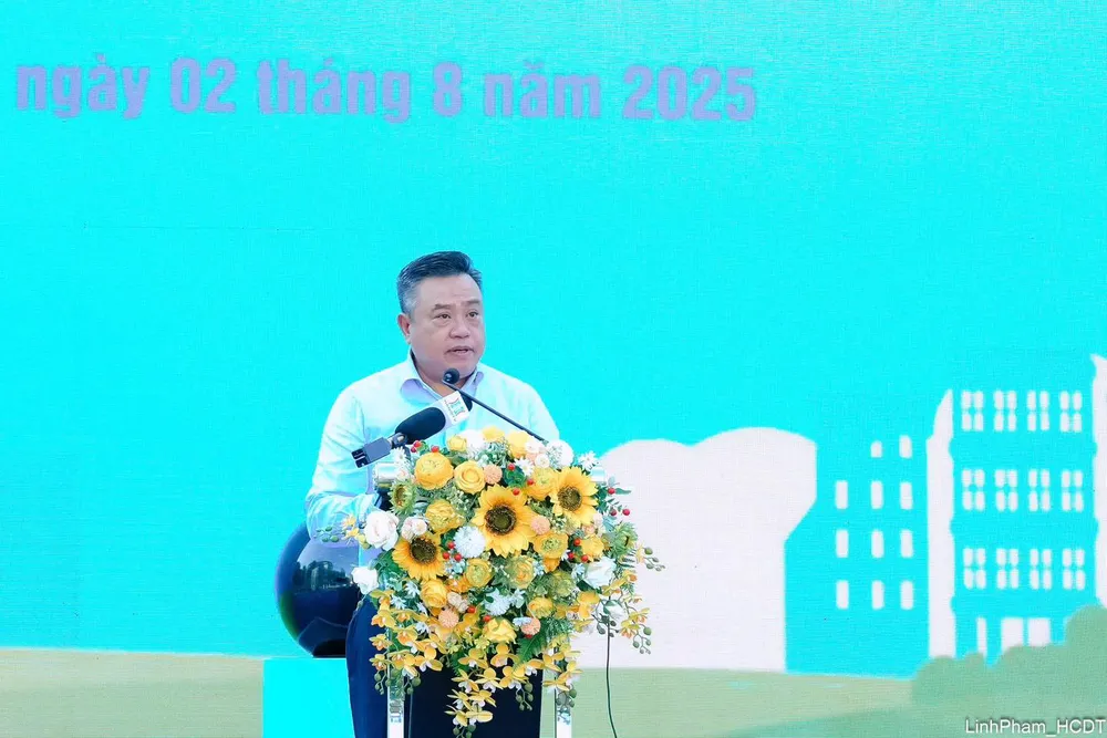 Chủ tịch UBND TP Hà Nội Trần Sỹ Thanh phát biểu tại lễ ra quân tổng vệ sinh môi trường của TP Hà Nội 526790817_1156761996493593_2793473576337179044_n.jpg