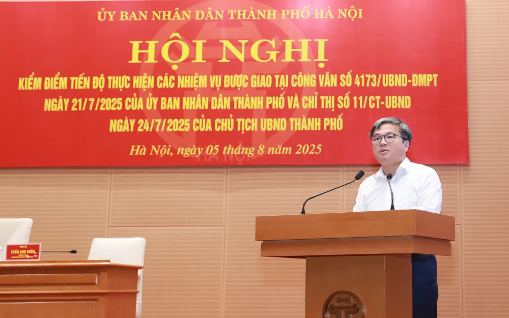 Ông Trương Việt Dũng, Phó Chủ tịch UBND TP Hà Nội phát biểu tại hội nghị 2b1a7256-1754359693835880401125-0-0-1250-2000-crop-1754359704226977727932.jpg