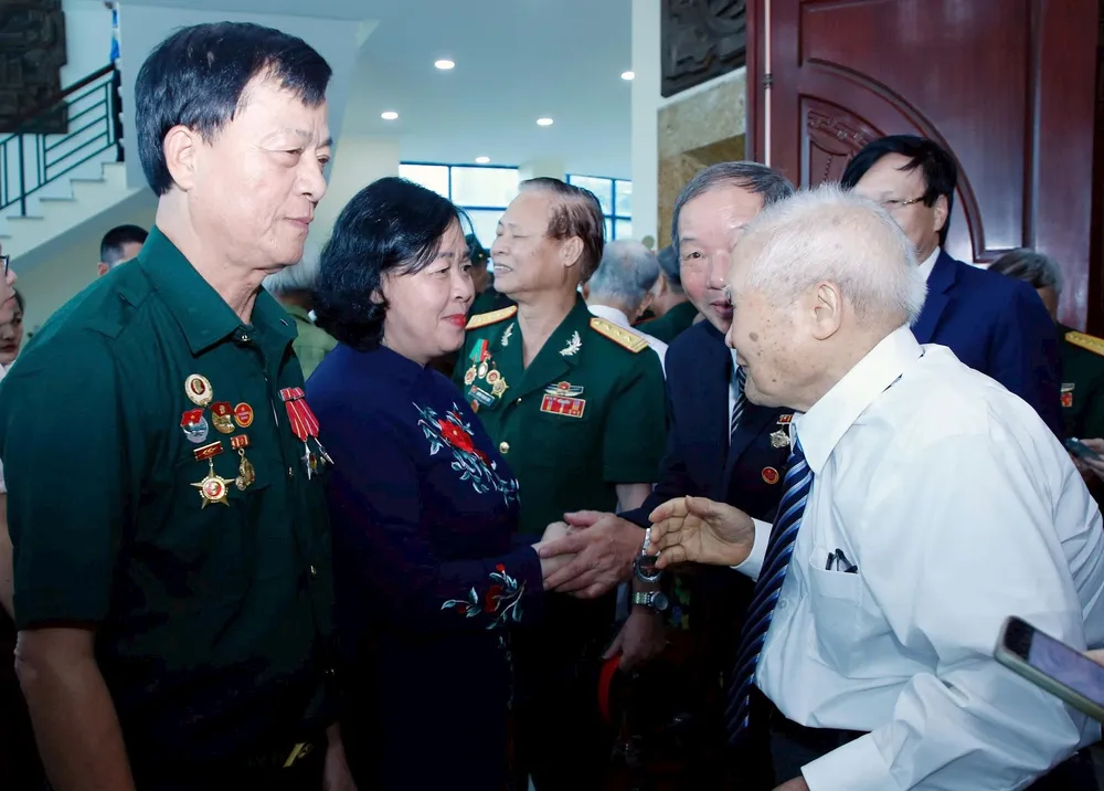Bí thư Thành ủy TP Hà Nội mong muốn các cán bộ lão thành cách mạng ủng hộ giúp đỡ Hà Nội phát triển 3.jpeg