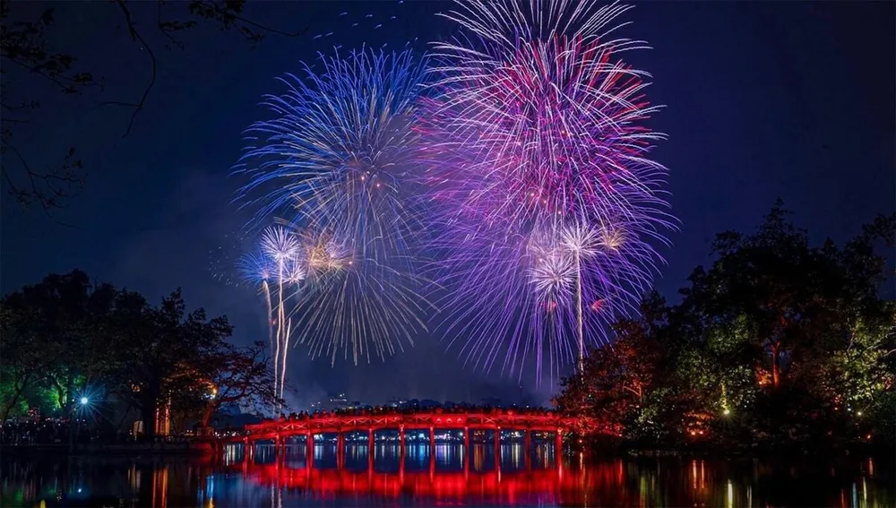 Hanoi organisiert am Abend des 2. September 5 Feuerwerke 3.jpg