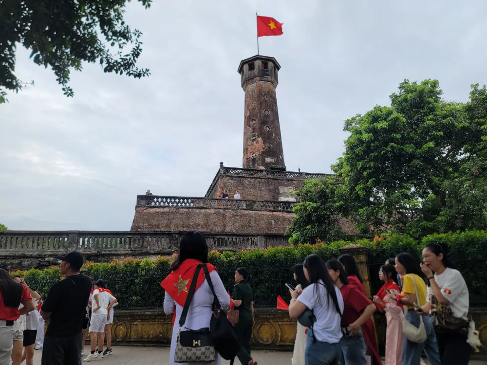 Tại khu vực Cột cờ Hà Nội tới chiều 29-8 vẫn còn khá vắng người. Ảnh: QUỐC KHÁNH 20250829_165510.jpg