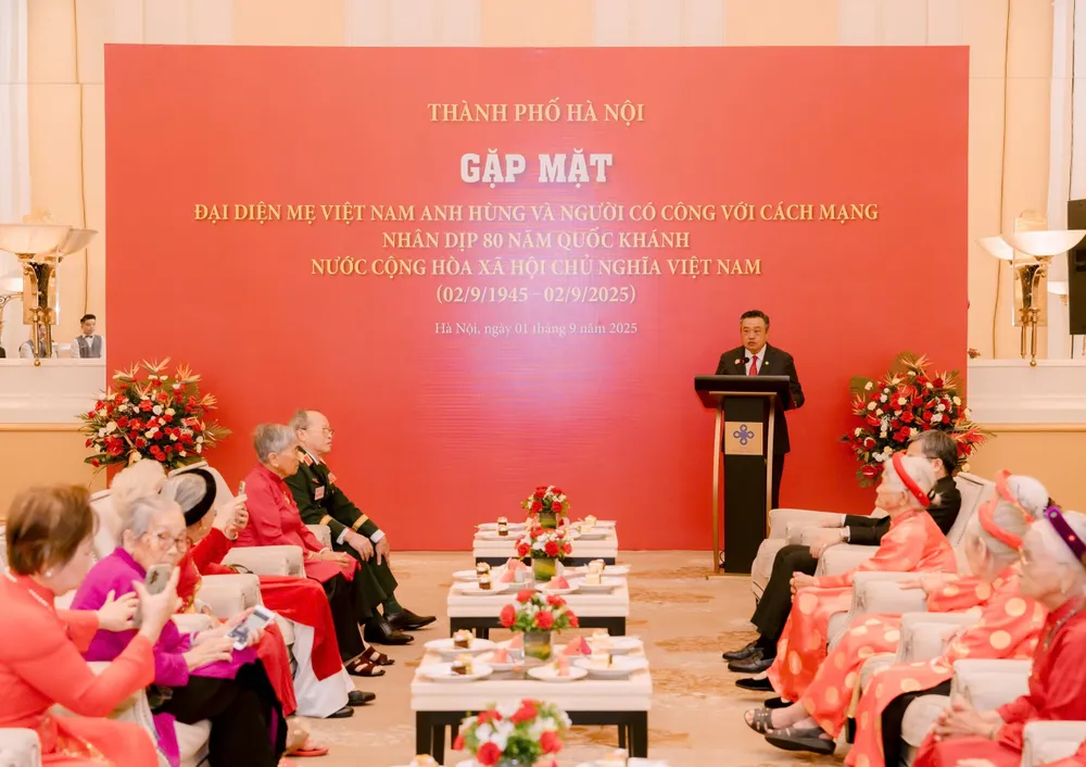 Chủ tịch UBND TP Hà Nội Trần Sỹ Thanh phát biểu tại cuộc gặp mặt, tri ân Mẹ Việt Nam Anh hùng, Người có công với cách mạng z6967067501254_46338ee0e5cc330afded82a0e6f9c255.jpg
