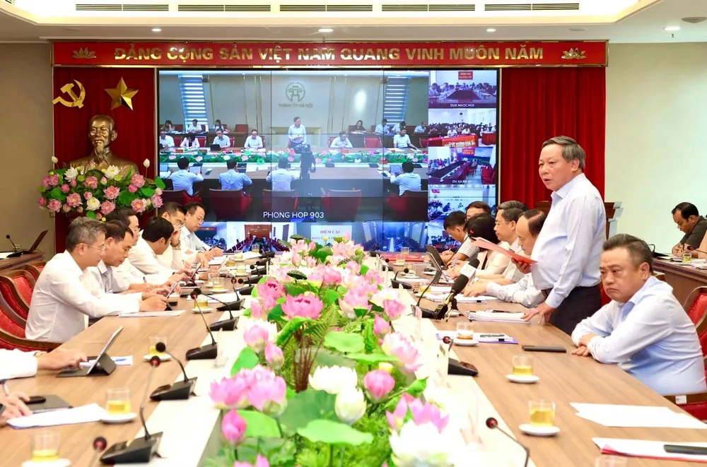 Phó Bí thư Thường trực Thành ủy Hà Nội Nguyễn Văn Phong phát biểu tại hội nghị 222.jpg