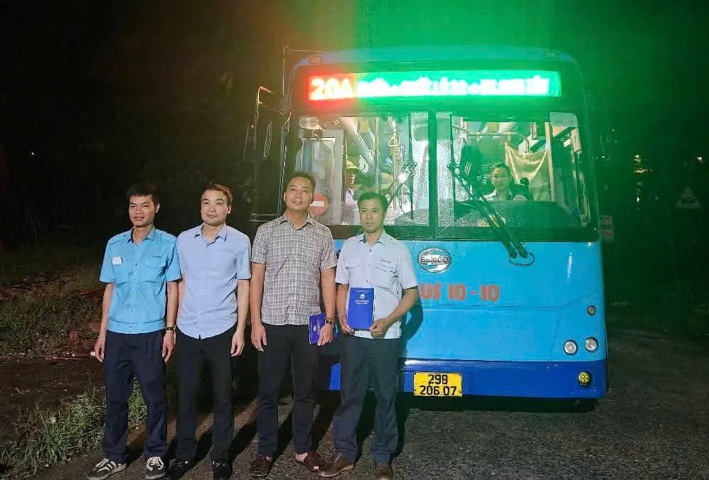 Tuyến xe buýt 20ATC kết nối xã đảo Minh Châu với nội thành Hà Nội z7070249875030_d90a5f2df6a081673f768adc6d3d2247.jpg