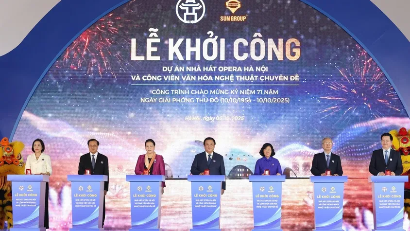 Các đại biểu bấm nút khởi công Nhà hát Ngọc trai và Công viên văn hóa nghệ thuật z7083230903343-d7cbc39a6966bee77096bcf65ef873a8-17596404447031956529619-0-0-1250-2000-crop-17596404526571488904916.jpg