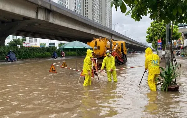 Hà Nội tăng cường nhân lực và phương tiện xử lý các điểm úng ngập trên địa bàn 557684407_1214522014055808_8865042885466332590_n.jpg