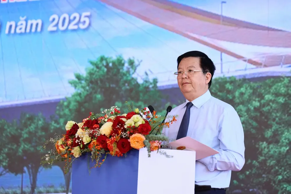 Phó Thủ tướng Mai Văn Chính phát biểu tại lễ khởi công cầu Trần Hưng Đạo 1.jpg
