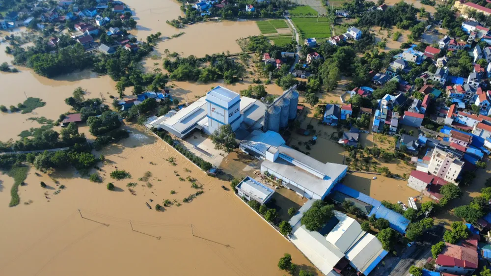 Mưa lớn và lũ lụt gây ngập nghiêm trọng tại nhiều xã ở Hà Nội 561347263_122134927070930523_2968110174880224994_n.jpg