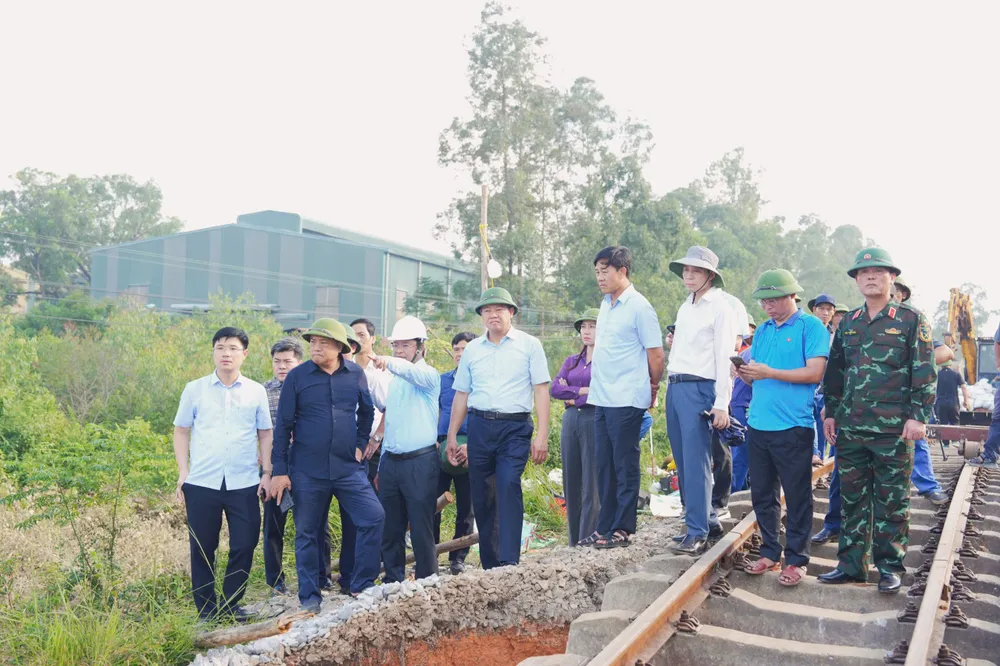 Khu vực đường sắt Hà Nội - Thái Nguyên bị nước lũ làm hư hỏng anh-u1-ngay-11-24-1760179253821304816513.jpg
