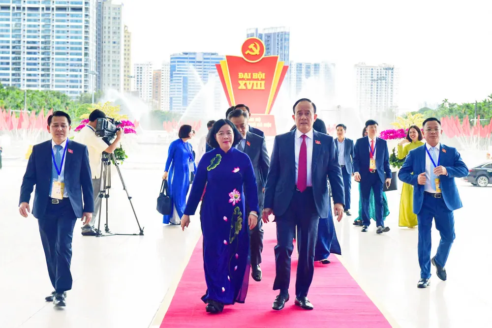 Đồng chí Bùi Thị Minh Hoài, Bí thư Thành ủy Hà Nội và các đại biểu tới dự phiên trù bị Đại hội đại biểu Đảng bộ TP Hà Nội lần thứ XVIII 690a1e60-8a9a-49dc-a1f1-89cf1a69779f.jpg