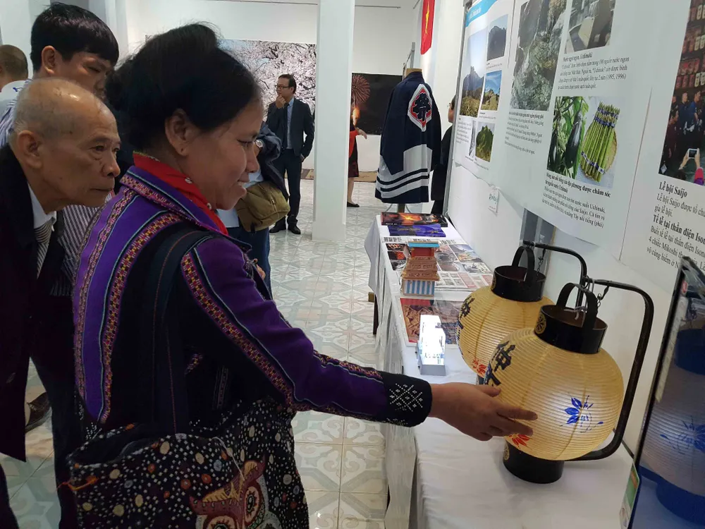 Khai mạc Không gian tôn vinh nghệ nhân bên sông Hương ảnh 2 Khai mạc Không gian tôn vinh nghệ nhân bên sông Hương ảnh 2