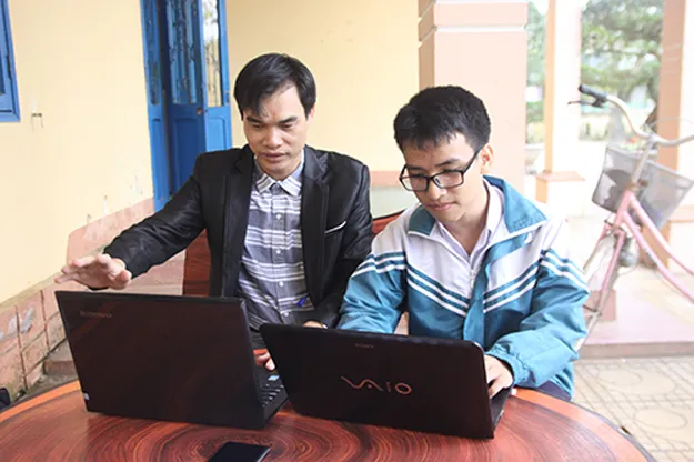 Tôn vinh học sinh sáng chế cánh tay robot cho người khuyết tật ảnh 2 Tôn vinh học sinh sáng chế cánh tay robot cho người khuyết tật ảnh 2