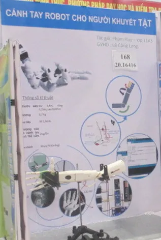 Tôn vinh học sinh sáng chế cánh tay robot cho người khuyết tật ảnh 1 Tôn vinh học sinh sáng chế cánh tay robot cho người khuyết tật ảnh 1