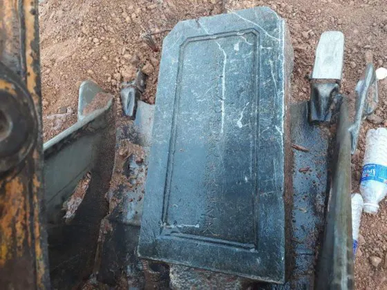 Vụ bia mộ nghi của vợ vua triều Nguyễn bị đào xới: Hành vi xâm phạm mồ mả? ảnh 1