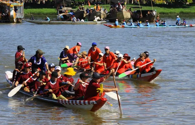 Một xã ẵm cả 2 HCV tại Giải đua ghe trên sông Hương ảnh 2