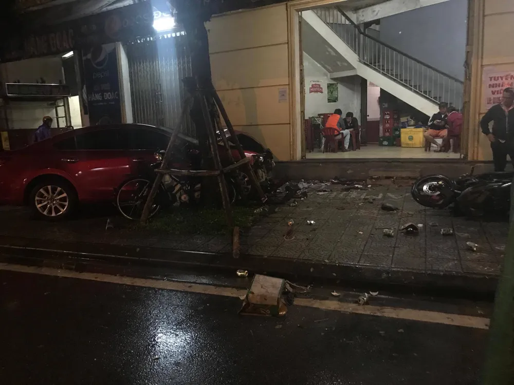 Ô tô gây tai nạn liên hoàn khiến 2 người thương vong ảnh 5