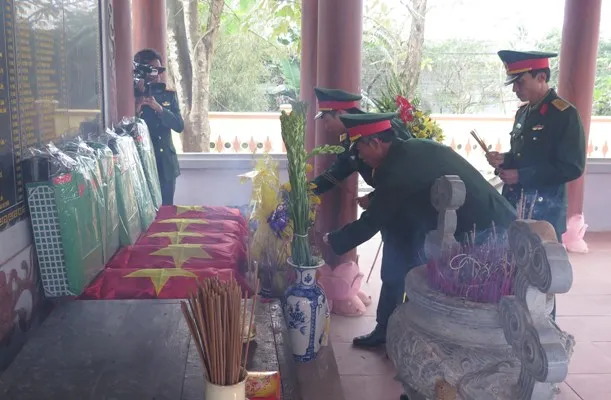 Phát hiện 11 hài cốt liệt sĩ bọc trong võng dù xanh tại Quảng Trị ảnh 2 Phát hiện 11 hài cốt liệt sĩ bọc trong võng dù xanh tại Quảng Trị ảnh 2