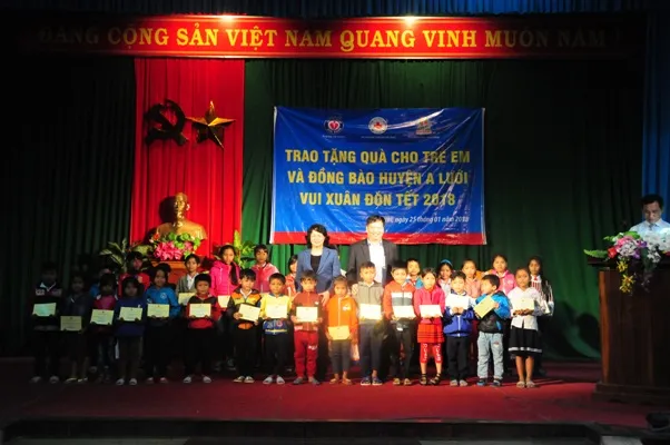 Phó Chủ tịch nước Đặng Thị Ngọc Thịnh tặng quà tết tại A Lưới ảnh 4 Phó Chủ tịch nước Đặng Thị Ngọc Thịnh tặng quà tết tại A Lưới ảnh 4