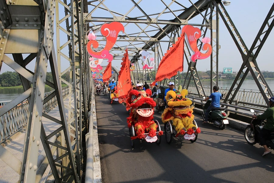 12 cặp đôi trong lễ cưới tập thể tại Thừa Thiên-Huế ảnh 5 12 cặp đôi trong lễ cưới tập thể tại Thừa Thiên-Huế ảnh 5