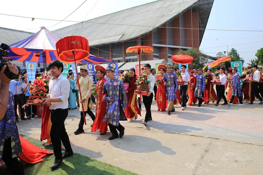 12 cặp đôi trong lễ cưới tập thể tại Thừa Thiên-Huế ảnh 9 12 cặp đôi trong lễ cưới tập thể tại Thừa Thiên-Huế ảnh 9