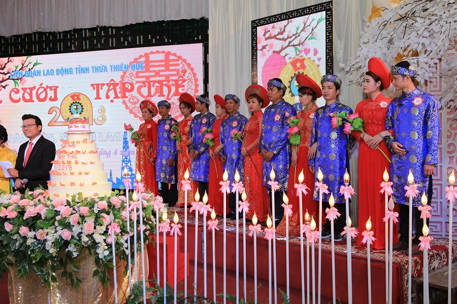 12 cặp đôi trong lễ cưới tập thể tại Thừa Thiên-Huế ảnh 11 12 cặp đôi trong lễ cưới tập thể tại Thừa Thiên-Huế ảnh 11