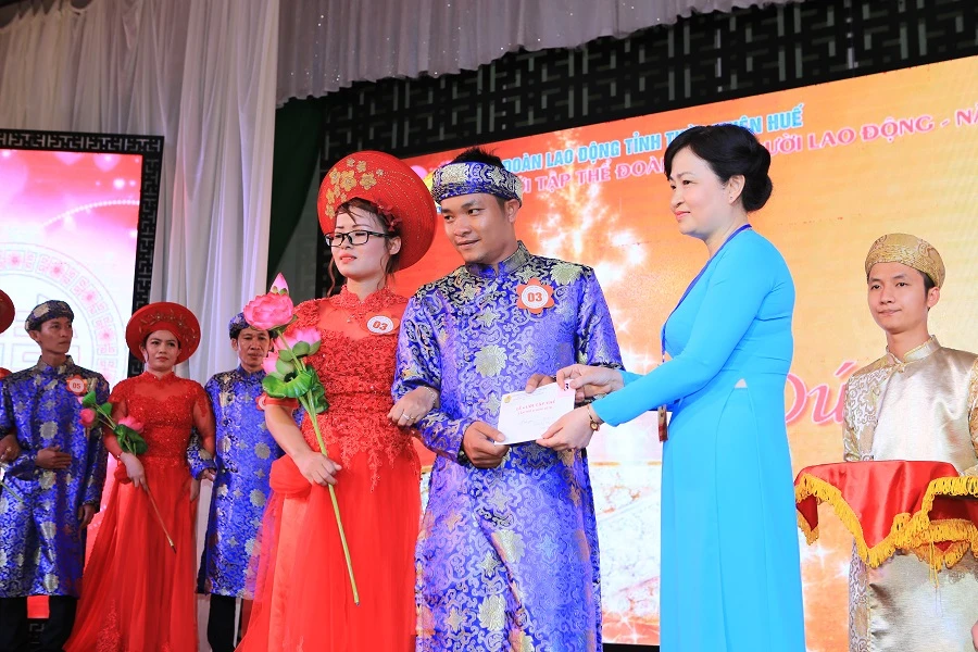 12 cặp đôi trong lễ cưới tập thể tại Thừa Thiên-Huế ảnh 13 12 cặp đôi trong lễ cưới tập thể tại Thừa Thiên-Huế ảnh 13