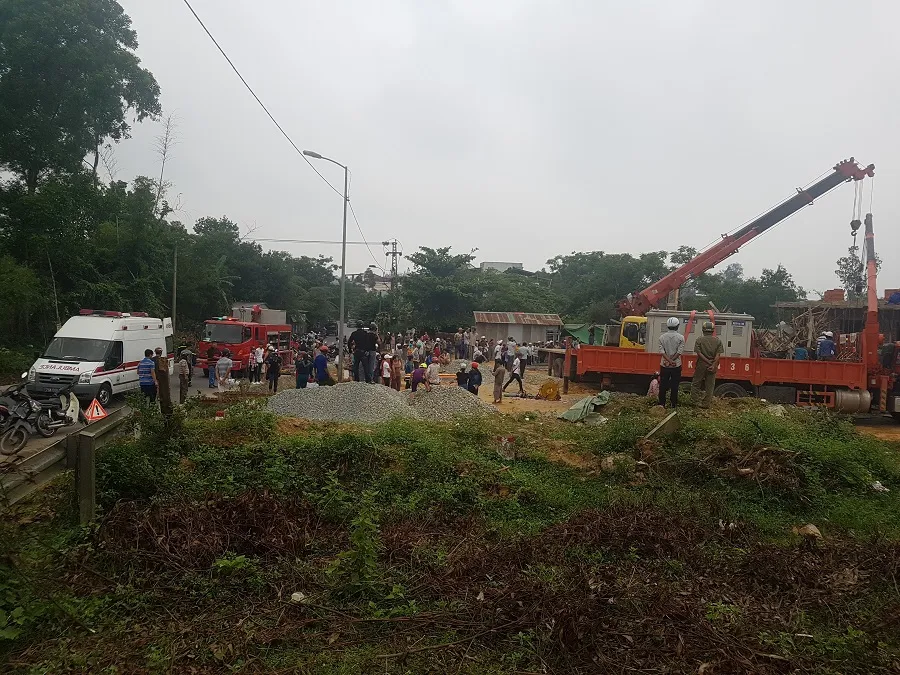 Sập giàn giáo thi công cây xăng tại Huế khiến nhiều người bị thương ảnh 5