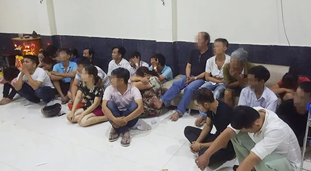Bắt quả tang 25 đối tượng có hành vi đánh bạc ảnh 1 Bắt quả tang 25 đối tượng có hành vi đánh bạc ảnh 1