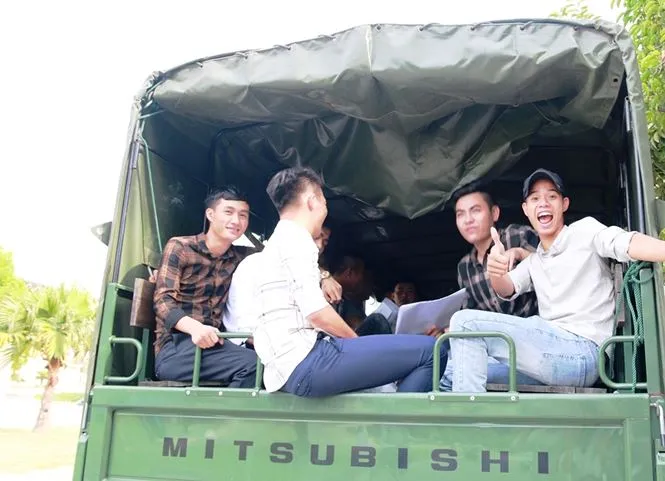 Điều 3 xe chuyên dụng của cảnh sát cơ động chở thí sinh đi thi ảnh 2