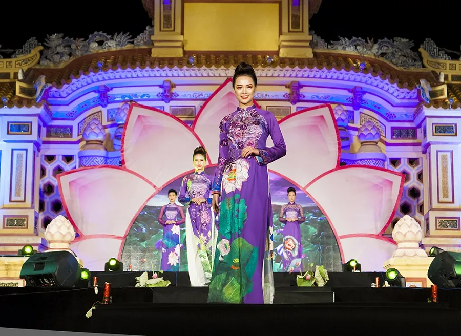 Ấn tượng bộ sưu tập áo dài sen ở cố đô Huế ảnh 7 Ấn tượng bộ sưu tập áo dài sen ở cố đô Huế ảnh 7