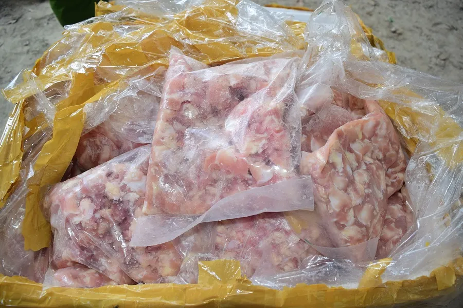 Bắt ô tô chở hơn 840kg sụn gà không rõ nguồn gốc ảnh 2 Bắt ô tô chở hơn 840kg sụn gà không rõ nguồn gốc ảnh 2