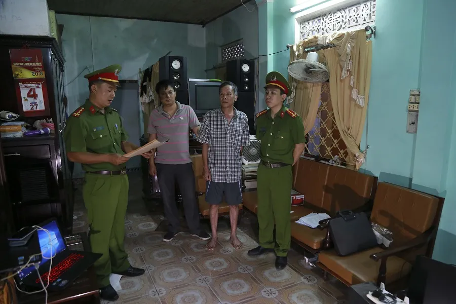 Bắt hàng loạt đối tượng đánh bạc cùng tang vật lên đến hàng tỷ đồng ảnh 2 Bắt hàng loạt đối tượng đánh bạc cùng tang vật lên đến hàng tỷ đồng ảnh 2