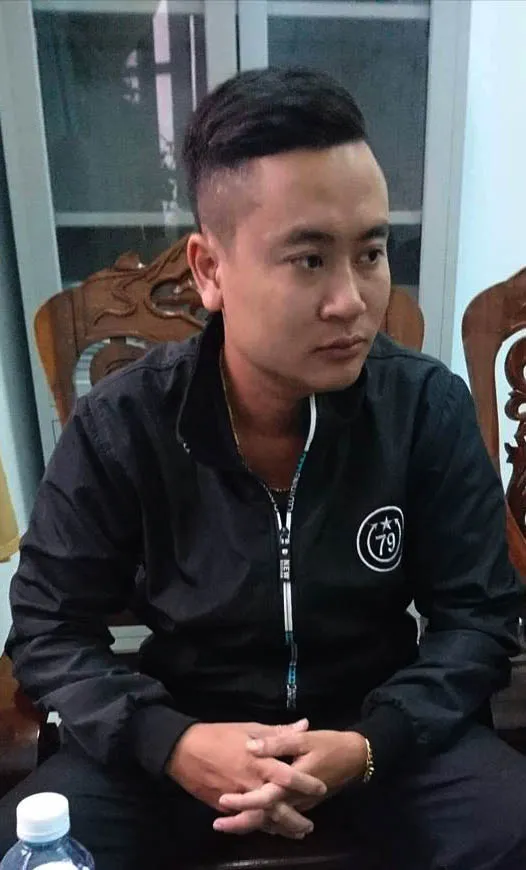 Điều tra vụ Phó Trưởng Công xã bị tố dùng dao đánh dân ngay tại trụ sở ảnh 2 Điều tra vụ Phó Trưởng Công xã bị tố dùng dao đánh dân ngay tại trụ sở ảnh 2