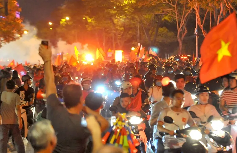 Nức lòng khi Việt Nam vào Chung kết AFF Cup ảnh 2