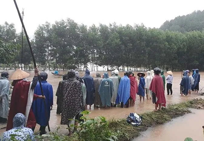 Nhiều khu vực tại Thừa Thiên - Huế bị chia cắt vì mưa lũ ảnh 3