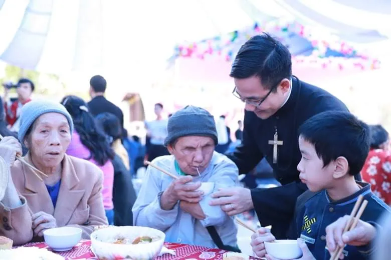 Chương trình Xuân yêu thương tặng quà cho 600 người nghèo, khuyết tật ảnh 3 Chương trình Xuân yêu thương tặng quà cho 600 người nghèo, khuyết tật ảnh 3