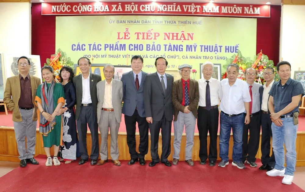 Nhiều tác phẩm nghệ thuật về với Bảo tàng Mỹ thuật Huế ảnh 1 Nhiều tác phẩm nghệ thuật về với Bảo tàng Mỹ thuật Huế ảnh 1