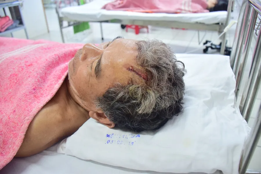 Chủ tịch UBND tỉnh Thừa Thiên – Huế hứa xử nghiêm “cát tặc” chém trọng thương người dân ảnh 2 Chủ tịch UBND tỉnh Thừa Thiên – Huế hứa xử nghiêm “cát tặc” chém trọng thương người dân ảnh 2