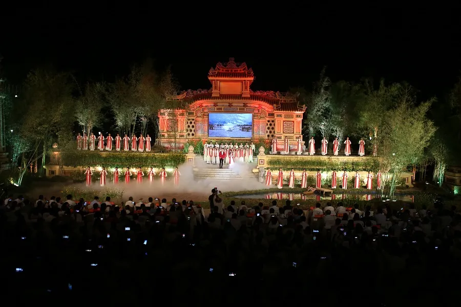 Lộng lẫy đêm khai mạc Festival nghề truyền thống Huế 2019 ảnh 10 Lộng lẫy đêm khai mạc Festival nghề truyền thống Huế 2019 ảnh 10