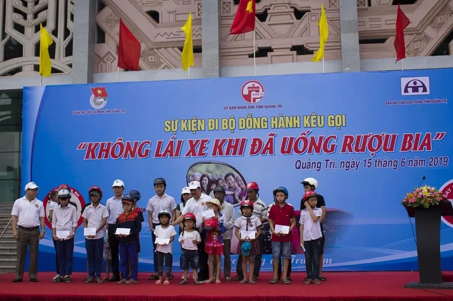Hơn 1.500 người đi bộ kêu gọi mọi người “Không lái xe khi đã uống rượu bia” ảnh 3 Hơn 1.500 người đi bộ kêu gọi mọi người “Không lái xe khi đã uống rượu bia” ảnh 3