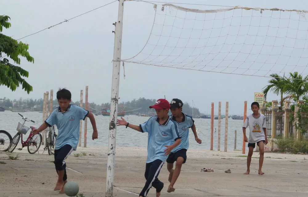 Ngày hè của trẻ vùng quê ảnh 6