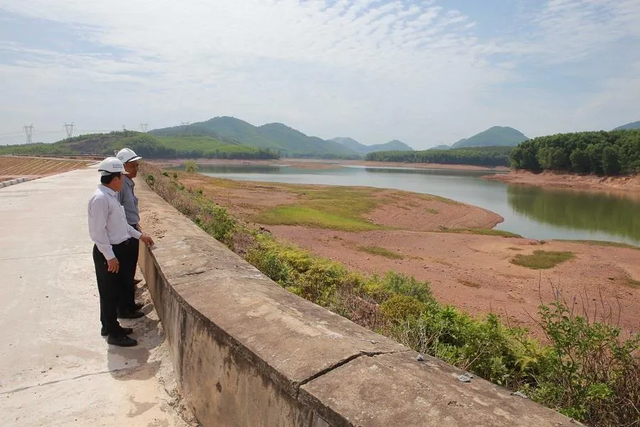 Cây lương thực khô cháy, chết dần vì hạn hán kéo dài ở khu vực Trung Trung bộ ảnh 5 Cây lương thực khô cháy, chết dần vì hạn hán kéo dài ở khu vực Trung Trung bộ ảnh 5