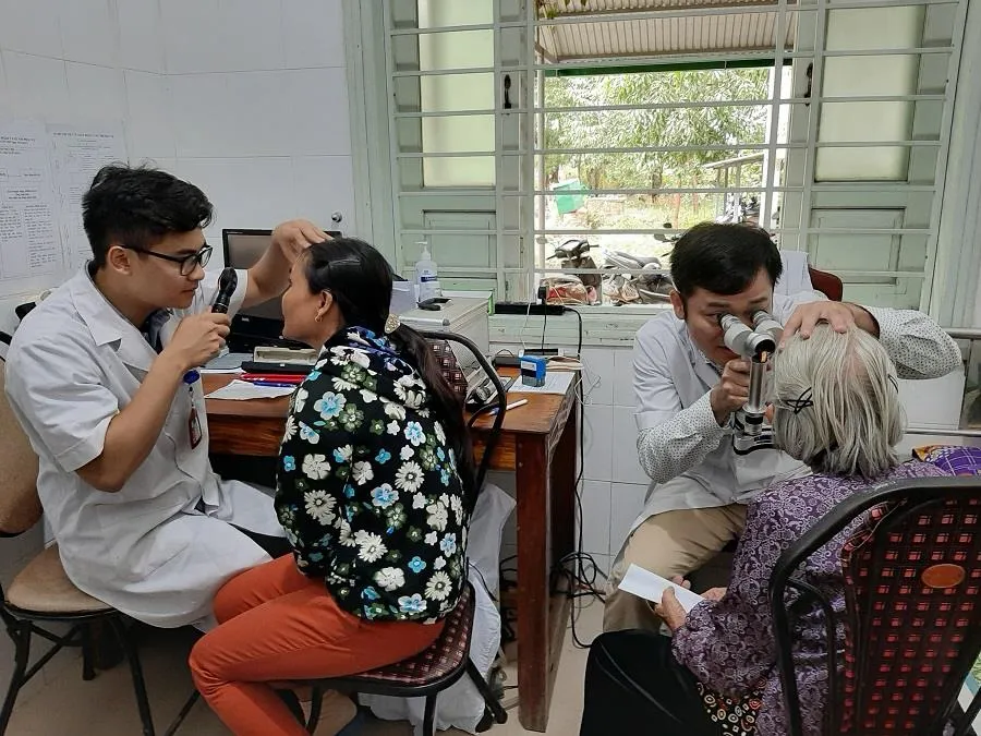 Hơn 1.500 bệnh nhân nghèo được khám và chữa bệnh về mắt miễn phí ảnh 1 Hơn 1.500 bệnh nhân nghèo được khám và chữa bệnh về mắt miễn phí ảnh 1