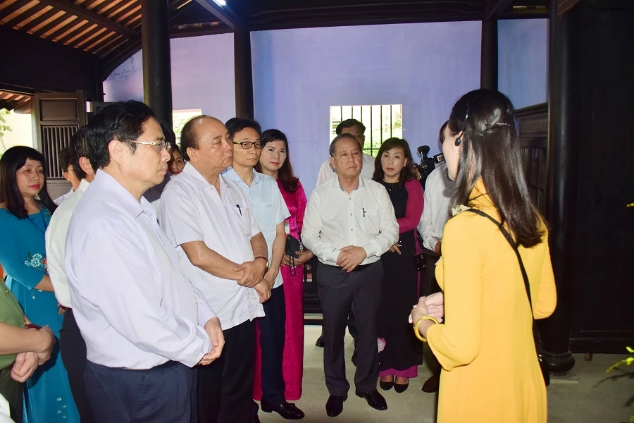 Thủ tướng Nguyễn Xuân Phúc thăm Nhà lưu niệm Chủ tịch Hồ Chí Minh tại Huế ảnh 1 Thủ tướng Nguyễn Xuân Phúc thăm Nhà lưu niệm Chủ tịch Hồ Chí Minh tại Huế ảnh 1
