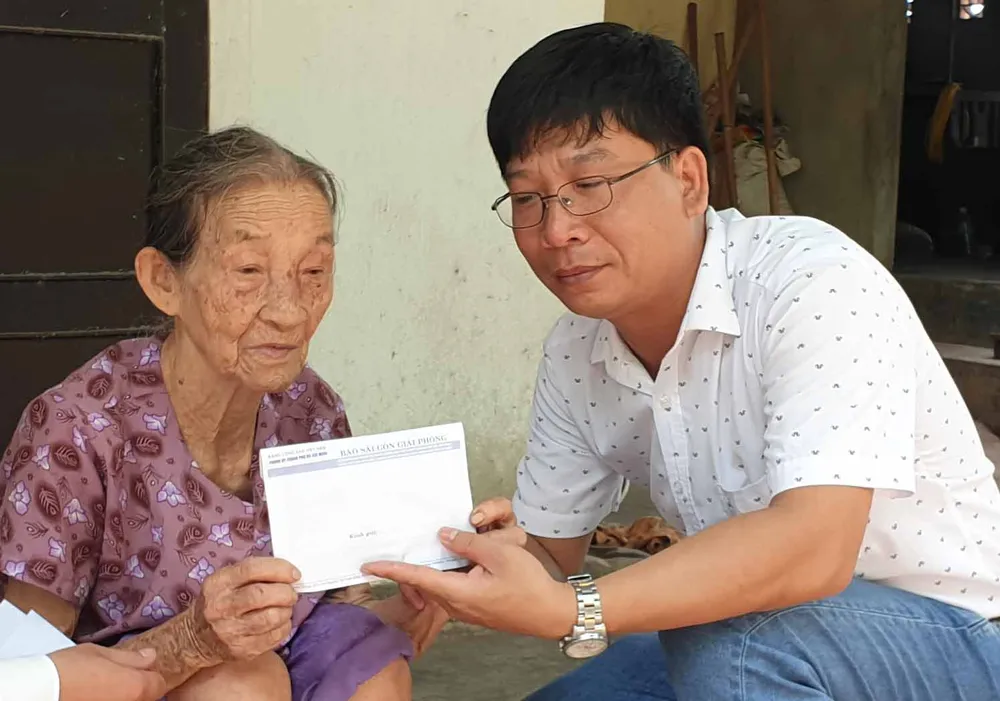 Báo SGGP trao 48,7 triệu đồng giúp bệnh nhân nghèo ảnh 2 Báo SGGP trao 48,7 triệu đồng giúp bệnh nhân nghèo ảnh 2