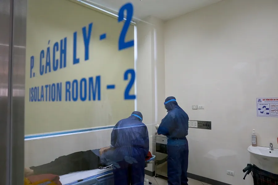 Bệnh viện Trung ương Huế bắt đầu thực hiện xét nghiệm nCoV ảnh 1