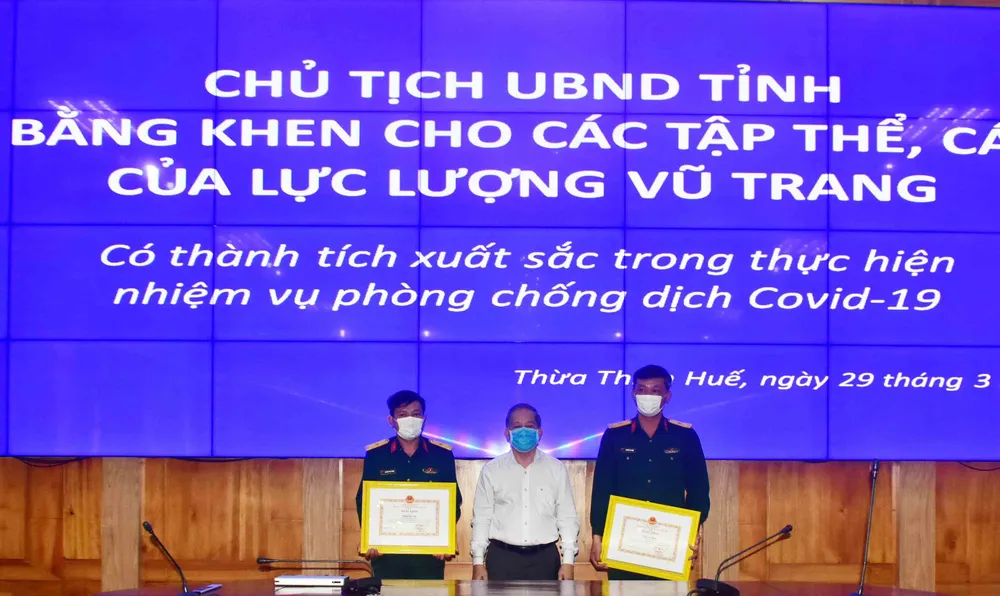 Tặng Bằng khen 5 đồng chí bộ đội xuất sắc trong phòng chống Covid-19 ảnh 1 Tặng Bằng khen 5 đồng chí bộ đội xuất sắc trong phòng chống Covid-19 ảnh 1