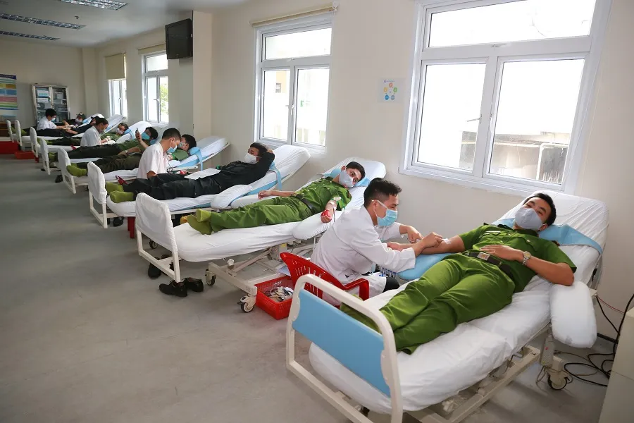 500 cán bộ, chiến sĩ công an tỉnh Thừa Thiên-Huế cùng hiến máu cứu người ảnh 5