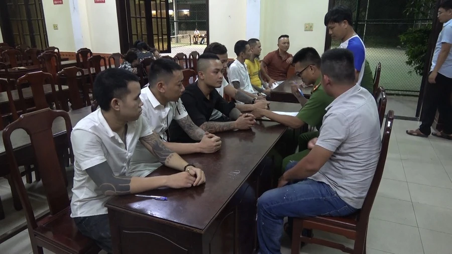 Bắt đối tượng tổ chức sinh nhật cho vợ bằng “tiệc” ma túy ảnh 4 Bắt đối tượng tổ chức sinh nhật cho vợ bằng “tiệc” ma túy ảnh 4