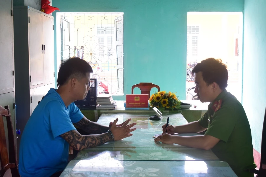 Bắt đối tượng tổ chức sinh nhật cho vợ bằng “tiệc” ma túy ảnh 3 Bắt đối tượng tổ chức sinh nhật cho vợ bằng “tiệc” ma túy ảnh 3